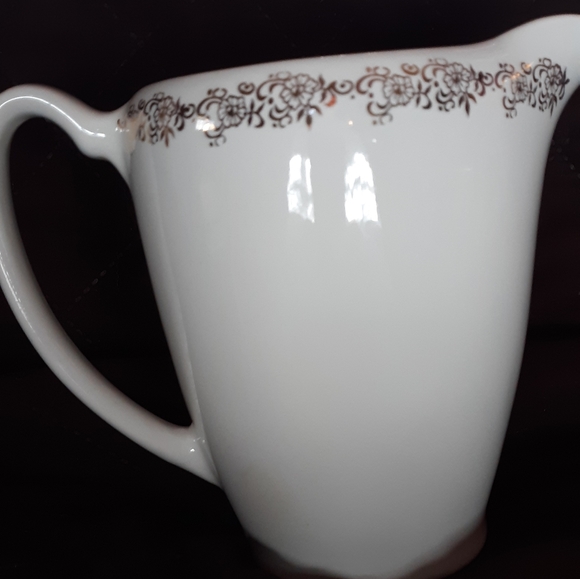 Pitcher England - Picture 3 of 5